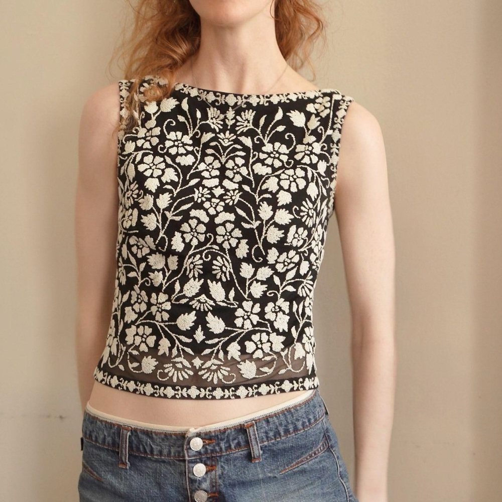 Sleeveless Black & Cream Floral Lace Crop Top